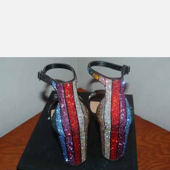 Shoes - Picture 4 of 4